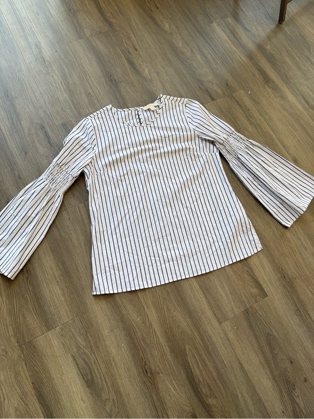 Michael Kors Strived Oversized Bell Sleeve Blouse Top Shirt Navy White Top M